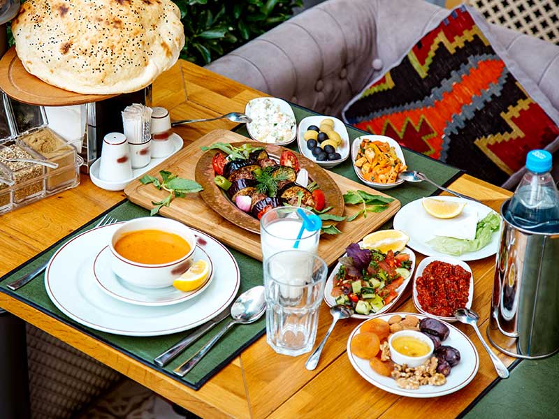 Discover Al Majaz Waterfront Restaurants: Top Dishes & Locations